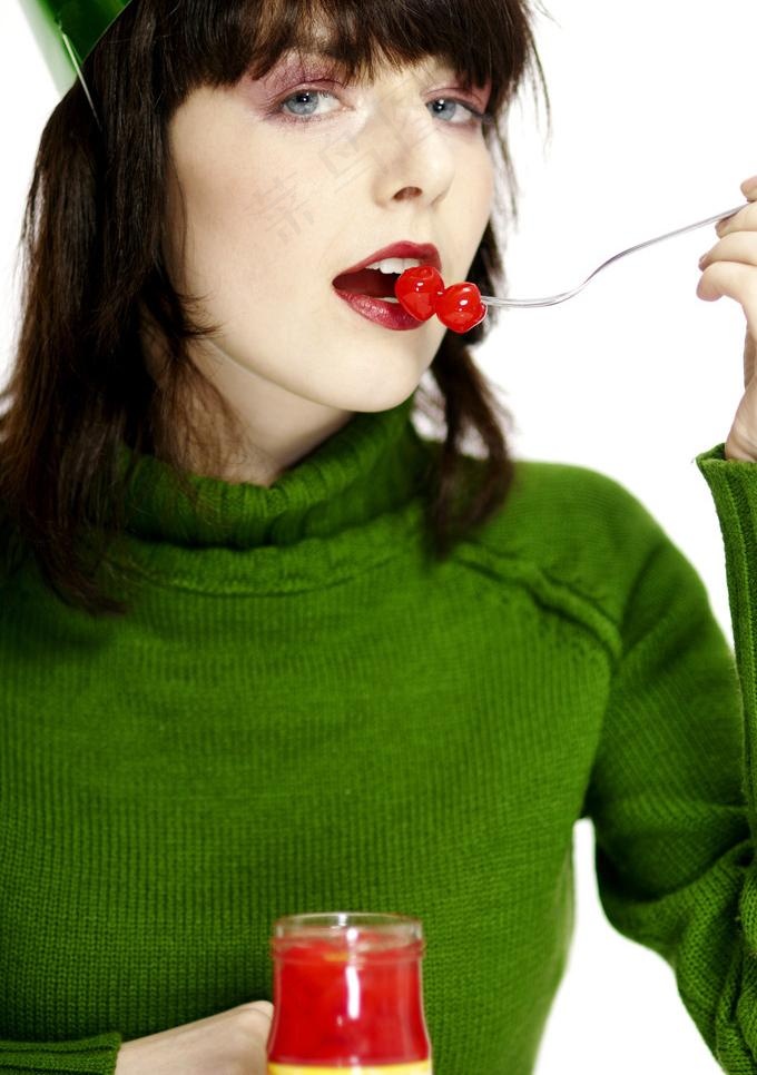 吃健康早餐的美女图片