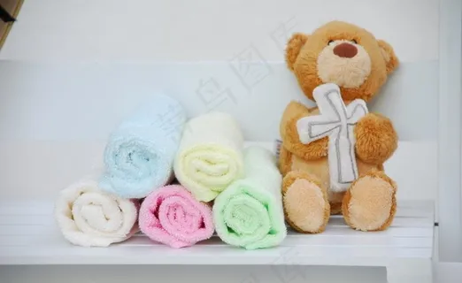 毛巾与玩具熊图片