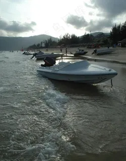 海滩落日下的摩托艇图片 海滩落日下的摩托艇图片