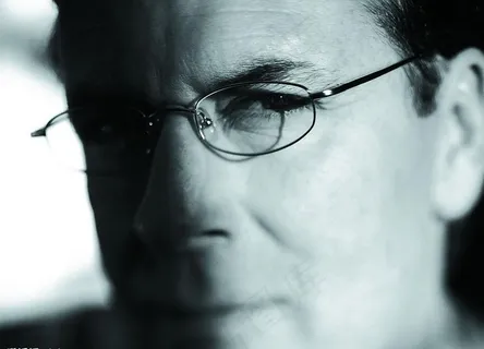 人物面部表情特写图片