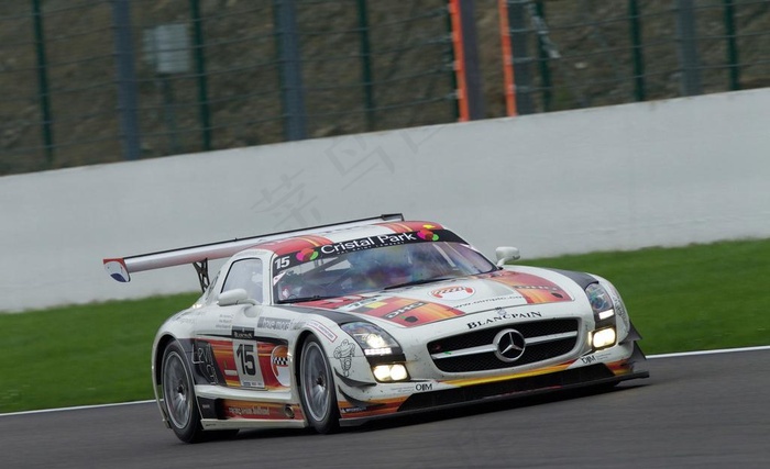 奔驰赛车图片
