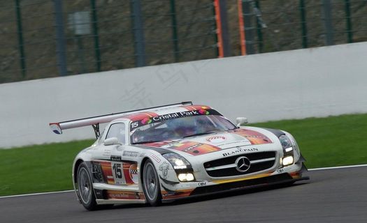 奔驰赛车图片