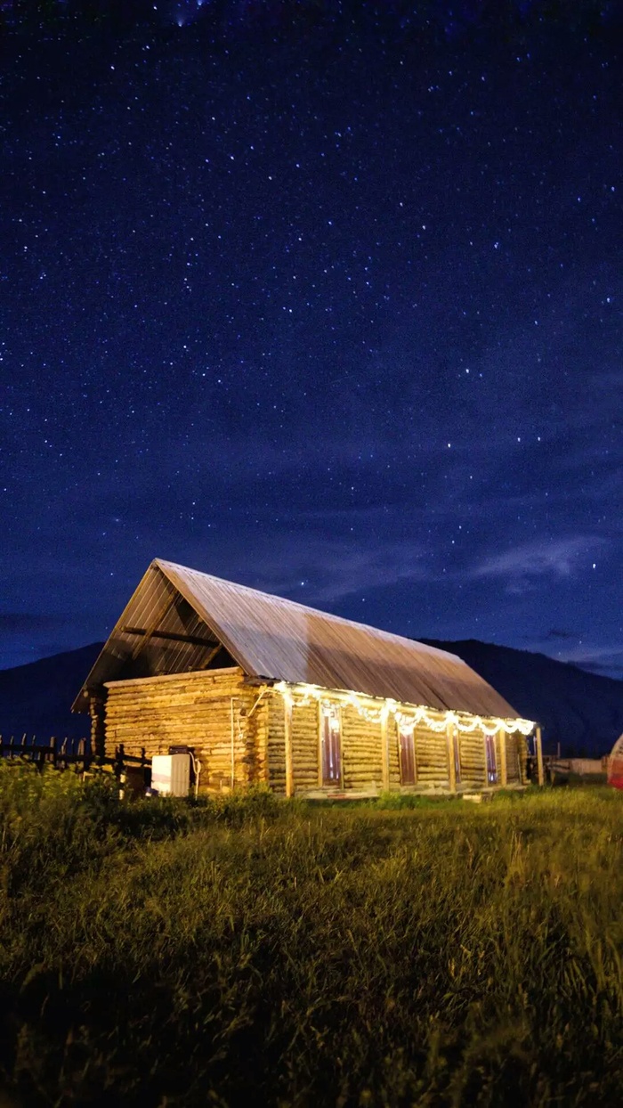 夜晚星空下的木屋高清摄影图片