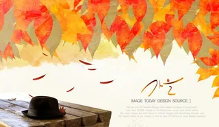 秋天落叶木桌PSD素材