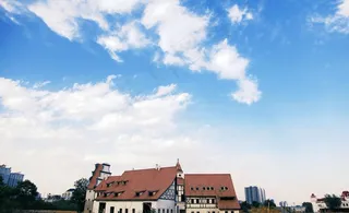 欧式建筑蓝天白云图片