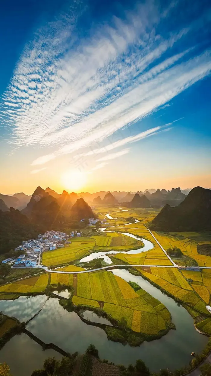 日出村庄高清摄影图片