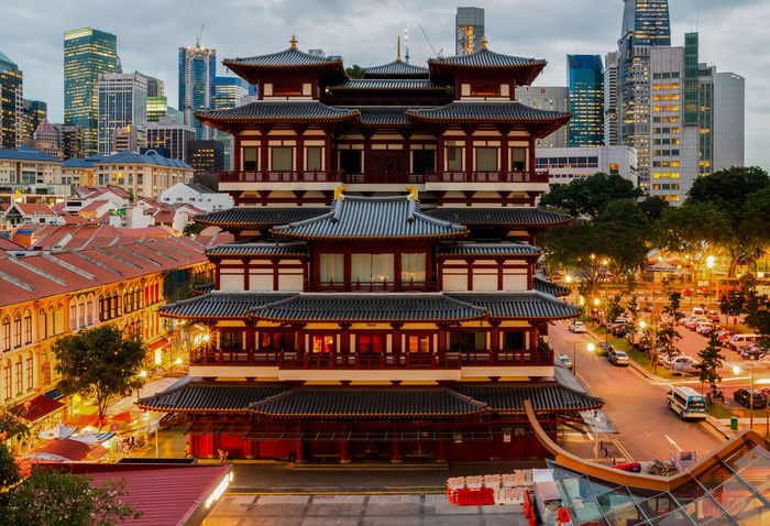 傍晚时分美丽的古典建筑