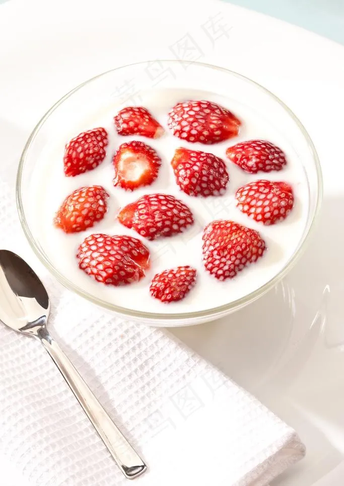 牛奶草莓高清图图片