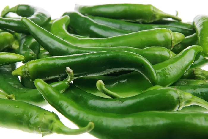 新鲜的红辣椒食材高清图片