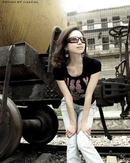 铁路女人落寞图片