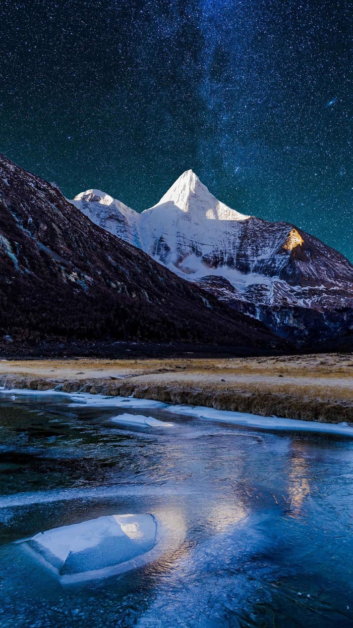 星空下的雪山高清摄影图片