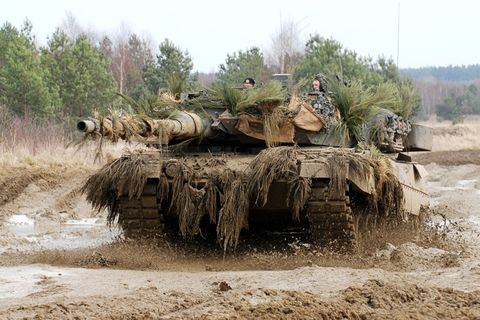 豹2主战坦克图片