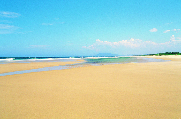 海滩蓝天图片