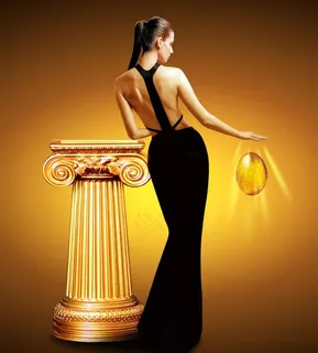 房地产封面美女图片