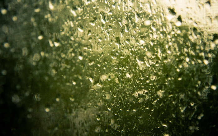 雨天玻璃窗