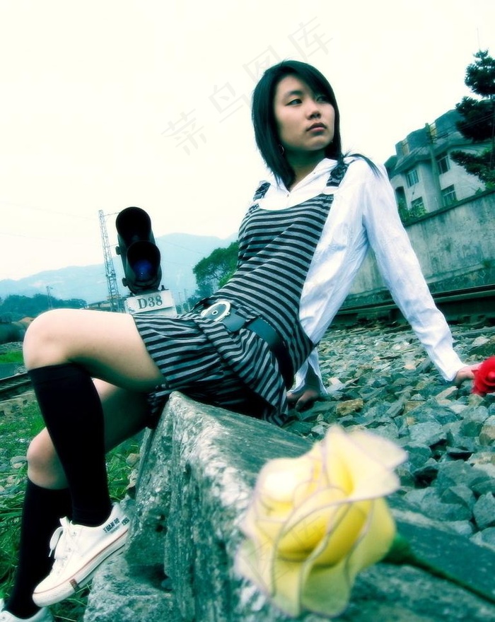 铁路女人落寞图片