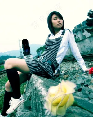铁路女人落寞图片
