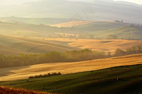 美丽牧场草垛风光