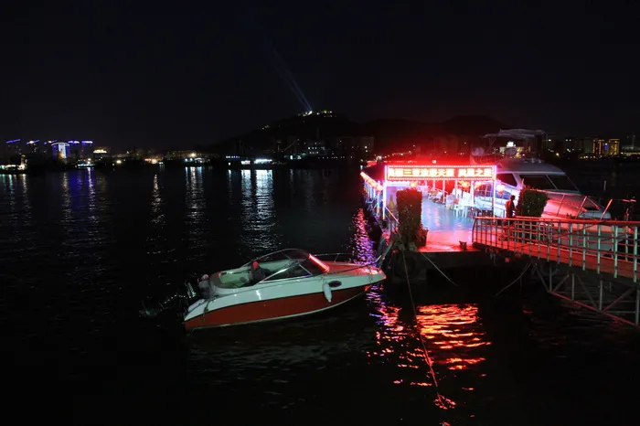 海上夜景图片