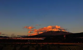 行驶的火车图片