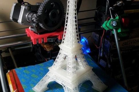 埃菲尔铁塔，分成4个部分