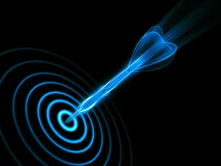 刺向靶心高速飞行的飞镖