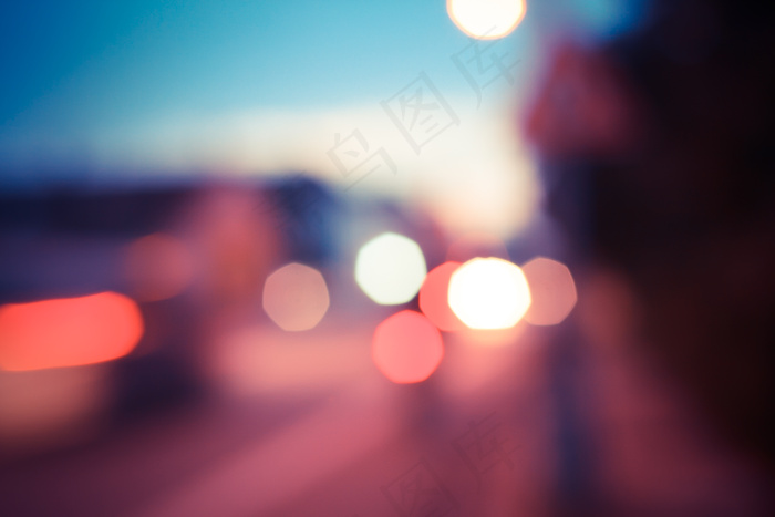 傍晚城市街道模糊光点背景