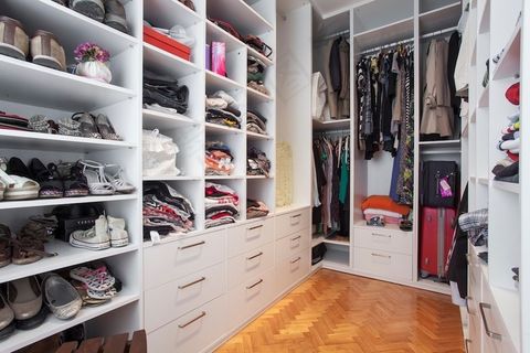 衣帽间衣柜效果图