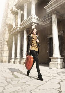 衣讯国际时尚女装图片