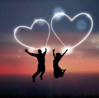 跳跃的情侣剪影