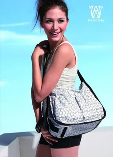 万里马皮具灯箱广告图片