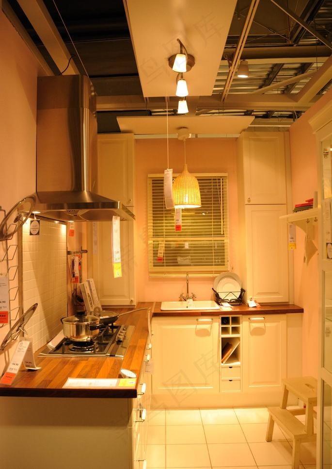 宜家里温馨的厨房图片