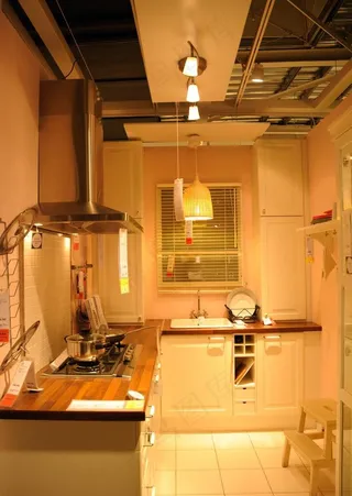 宜家里温馨的厨房图片