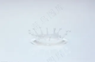 牛奶 水花图片