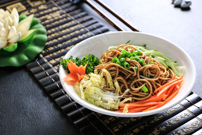 山城麻辣面图片
