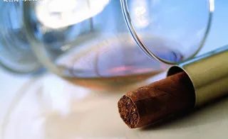 非常漂亮的杯子和瓶塞图片