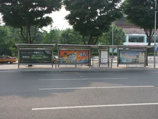 城市广告灯箱图片