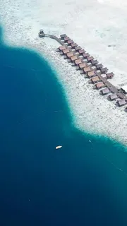 俯拍沙滩上的木屋高清摄影图片 俯拍沙滩上的木屋高清摄影图片