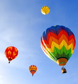 天空中飘浮着的热气球 天空中飘浮着的热气球