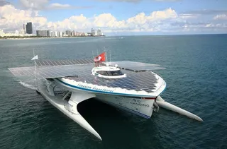 太阳能动力船图片