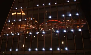 幕墙上的海河三岔口图片