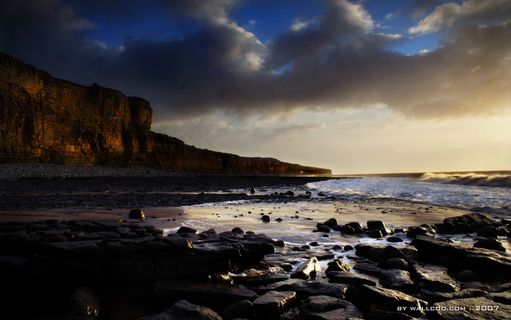 落日后的海滩图片