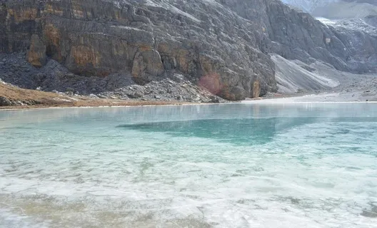 冰封的高原圣湖牛奶海图片 冰封的高原圣湖牛奶海图片