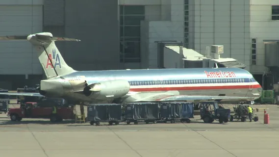 美国航空公司的飞机在机场股份的录像 美国航空公司的飞机在机场股份的录像