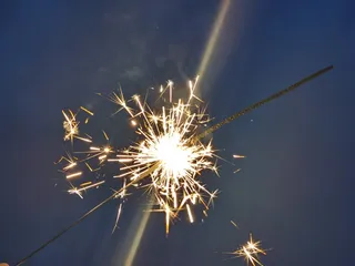 雾蓝色 仙女棒 烟花 唯美 摄影 图片