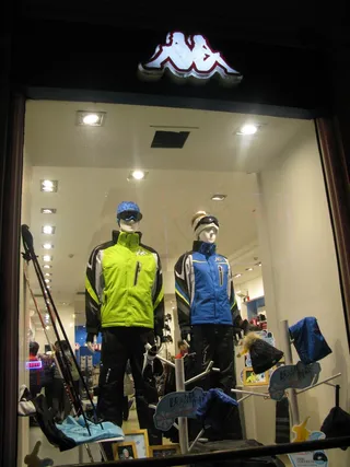 哈尔滨*大街橱窗一景图片