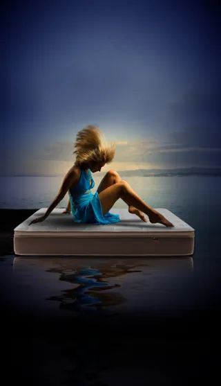 黑色创意床垫海报