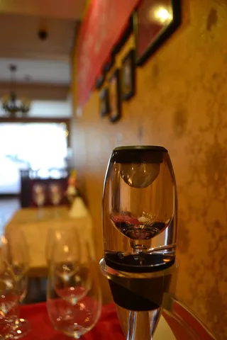 酒庄内饰 快速分酒器图片