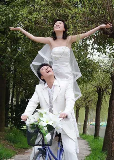 时尚的婚纱~梦想的翅膀图片