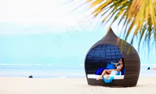 海边休闲美女图片